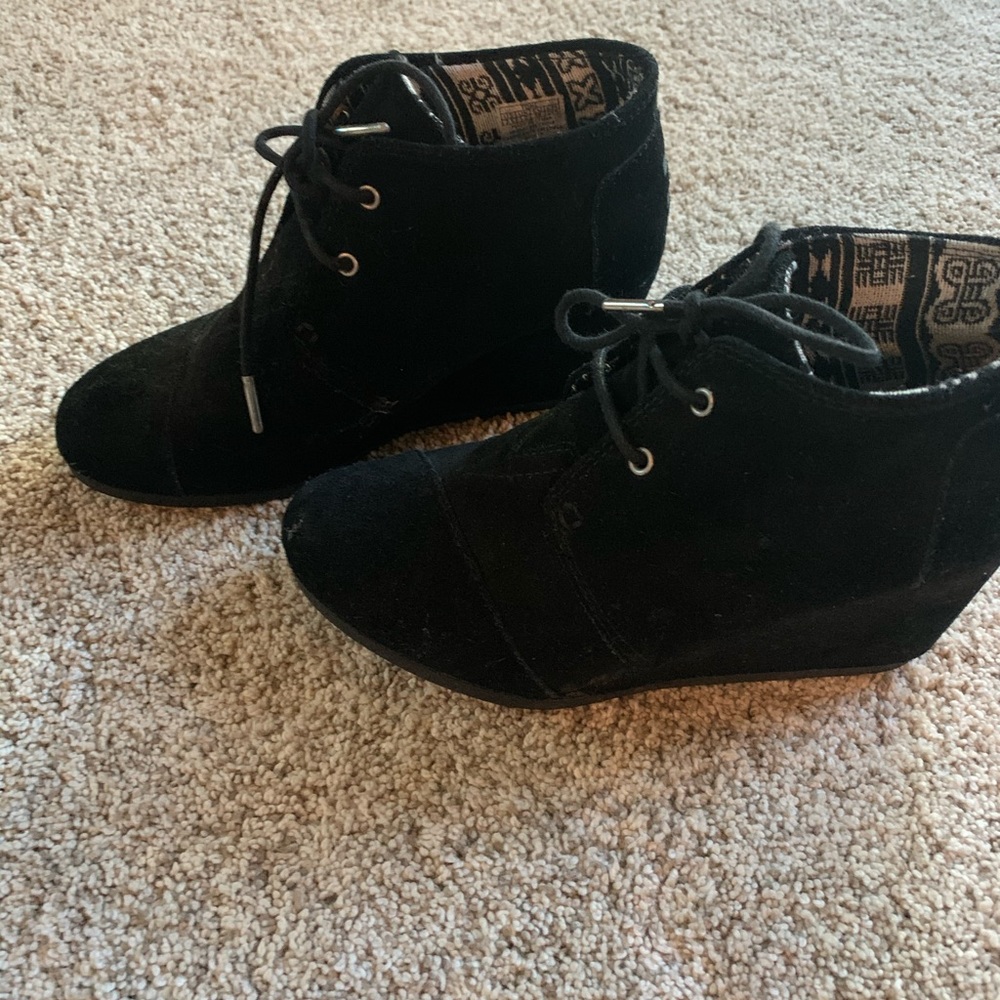 Tom’s women’s wedge shoes